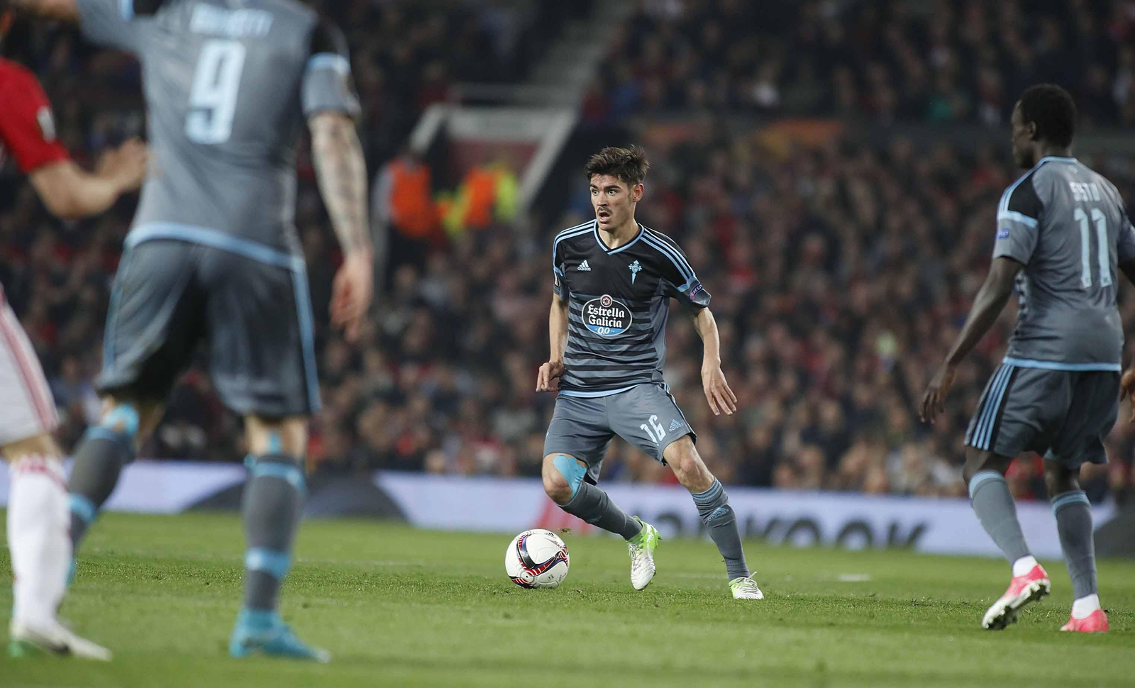 Las mejores imágenes del partido de vuelta entre Manchester United y Celta (1-1). // J.V. Landín