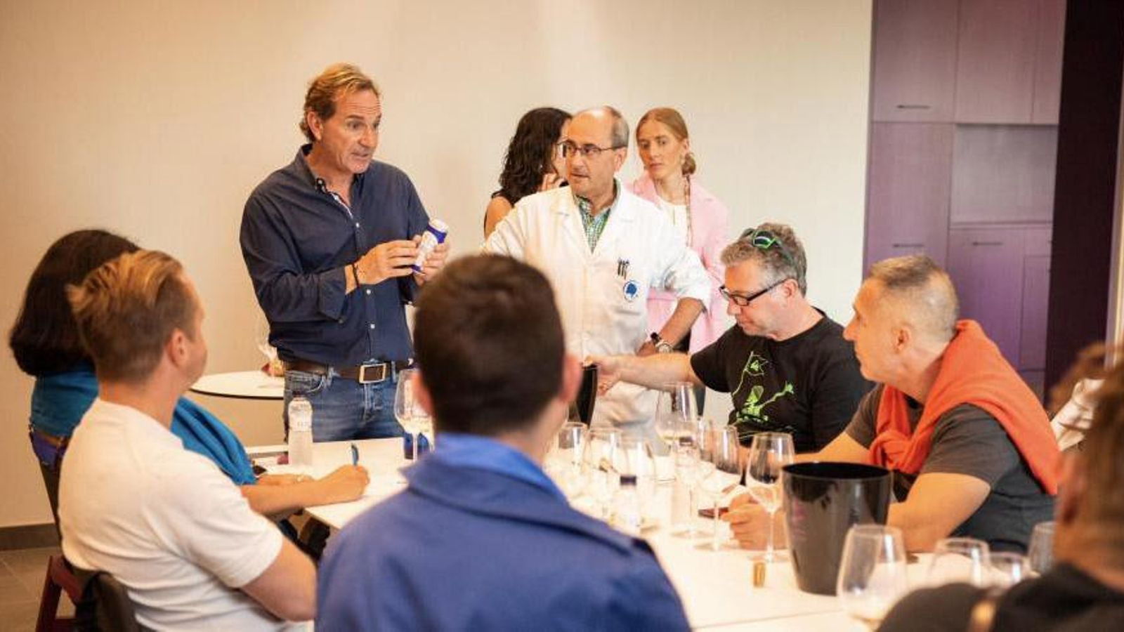 Una intensa agenda de tres días ha permitido a los compradores conocer bodegas, vinos y paisajes de las cuatro denominaciones de origen protegidas de la comunidad. Foto AREX