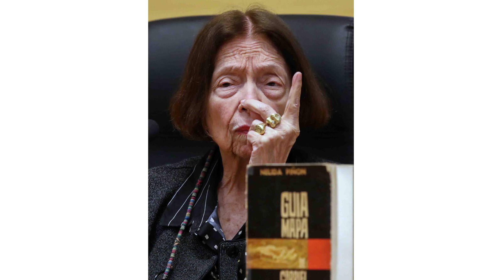 Fotografía de archivo fechada el 4 de octubre de 2022 que muestra a Nélida Piñón durante un encuentro abierto al público en la Universidad de Santiago, en Santiago de Compostela (España). EFE/ Xoán Rey ARCHIVO