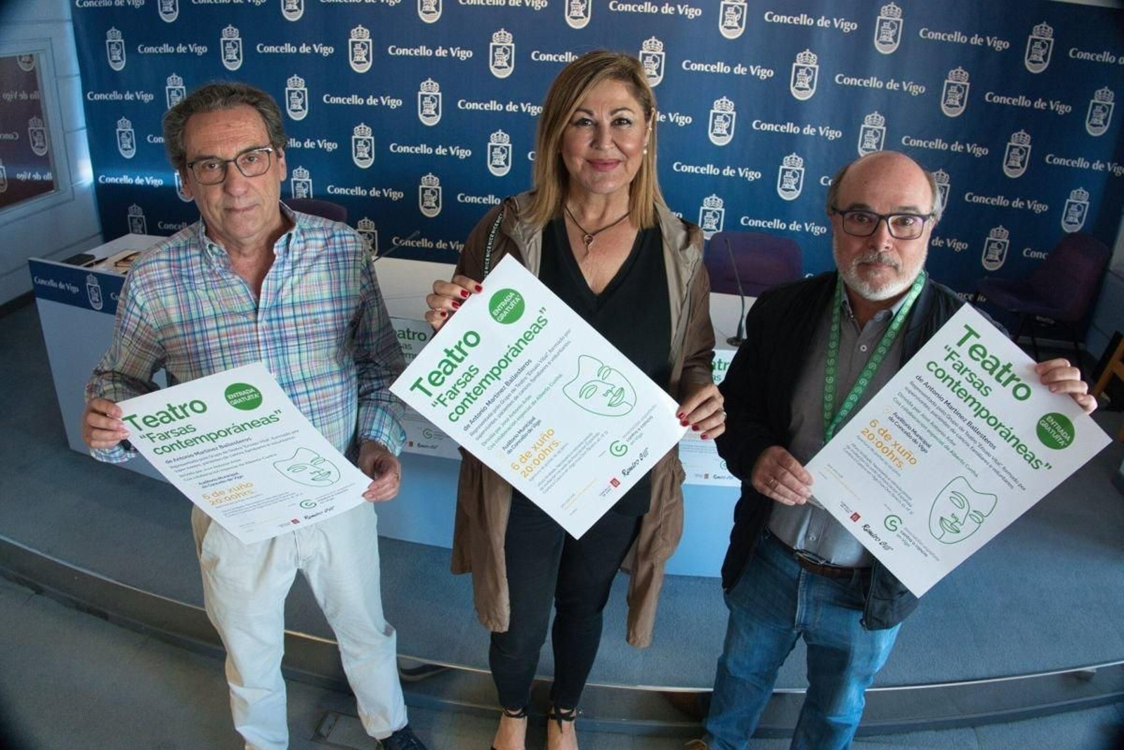 La concejala de Política Social, Yolanda Aguiar, ayer con los representantes de la asociación.