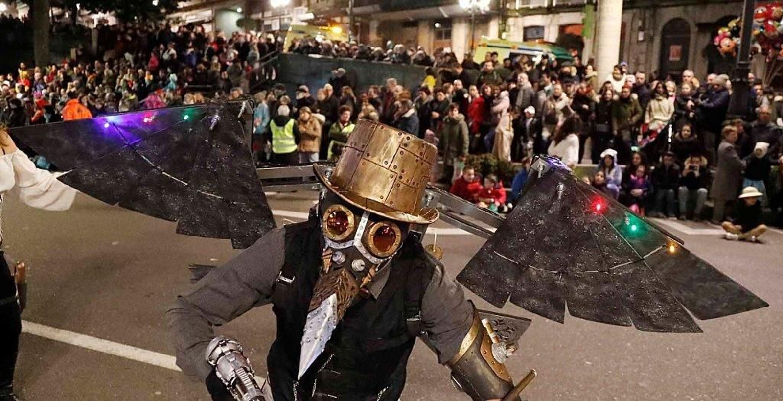 Las comparsas calientan el Entroido en Vigo Foto JVLandín 20