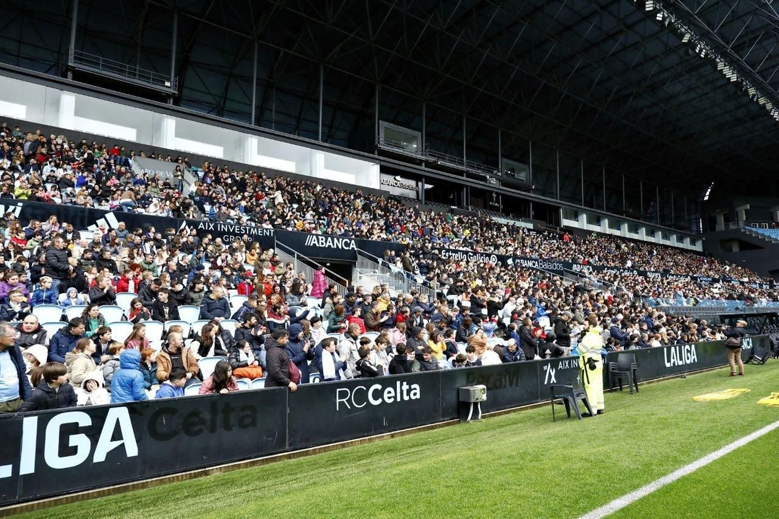 Las gradas de Tribuna, llenas.