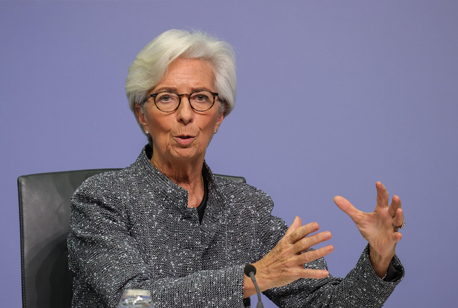 El Banco Central Europeo (BCE) prevé una contracción económica del 8,7 % en la zona del euro este año debido a la pandemia de la Covid-19, dijo hoy su presidenta, Christine Lagarde