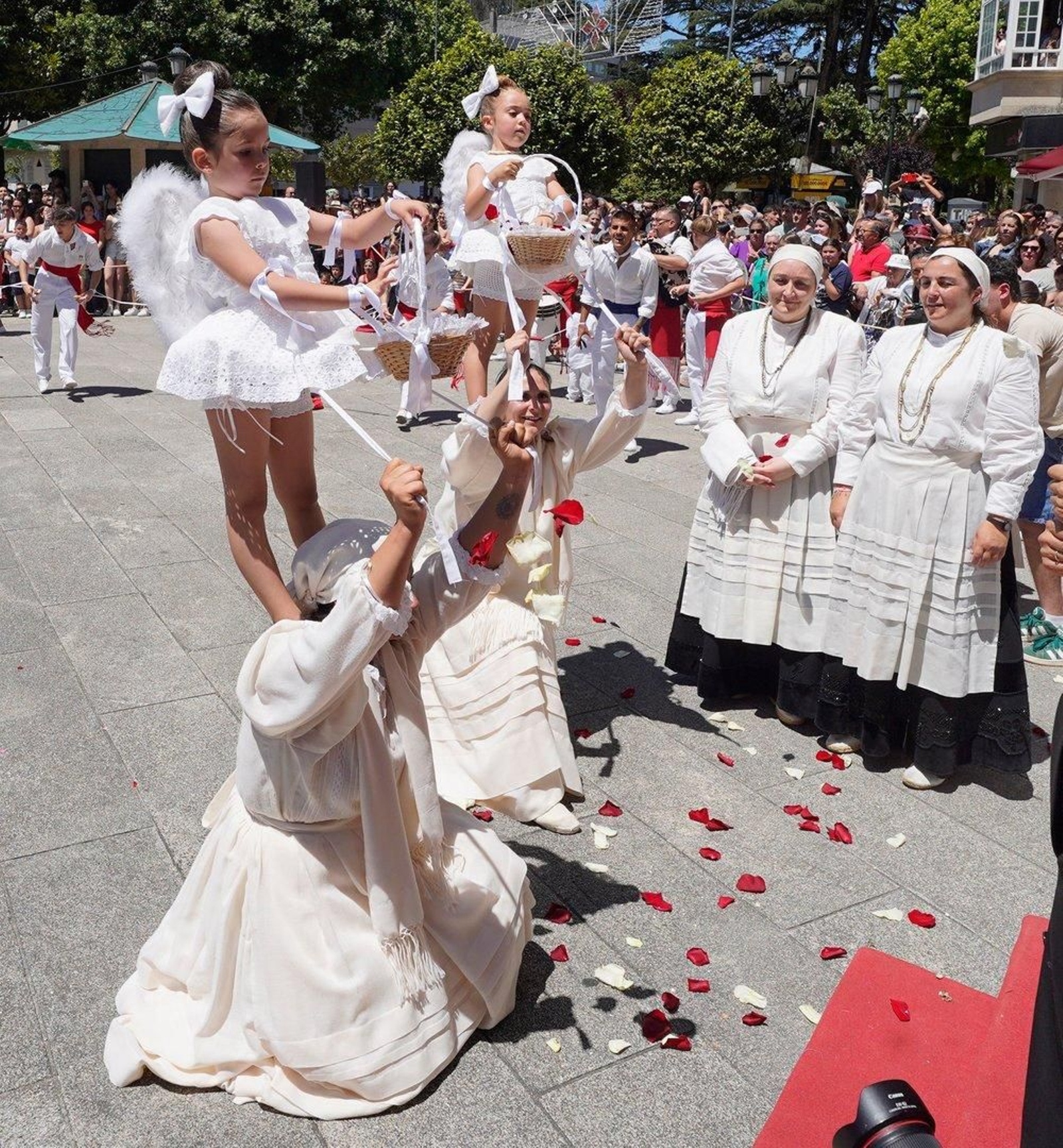 Danza de las Espadas y las Penlas en Redondela.