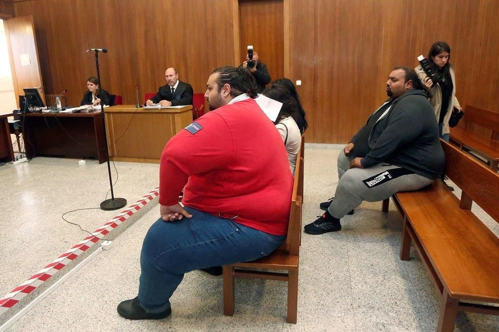 Marino y Saúl, hermanos de Sinaí Giménez, en el juicio celebrado ayer en la audiencia de Pontevedra.