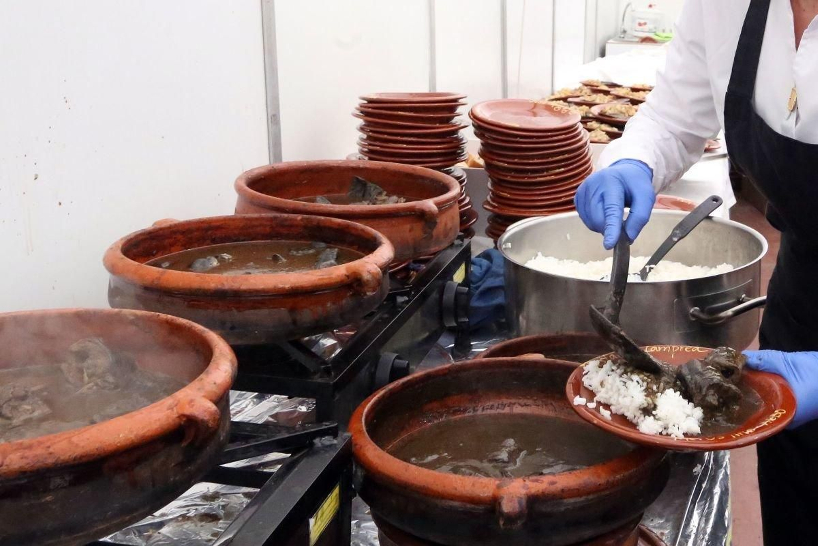 La Lamprea de Arbo identifica  la fiesta gastronómica  más veterana de Galicia: 64 ediciones cumple este año.