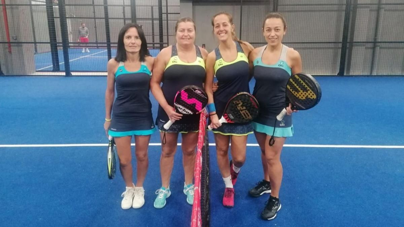 María García y Noe Martínez (derecha) doblegaron a María Ruiz y García Bernárdez.