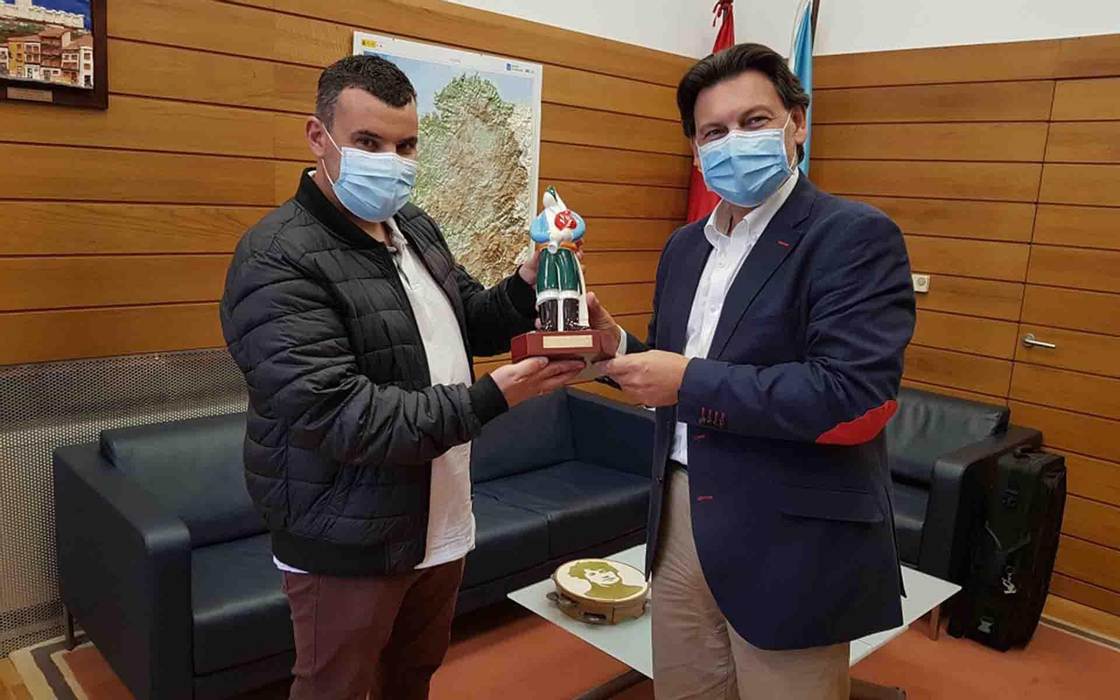 Antonio Rodríguez Miranda y Carlos González Siri, en el despacho del secretario xeral da Emigración