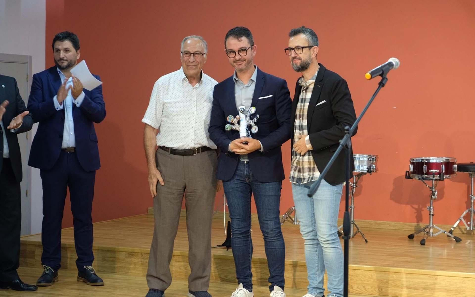 Entrega del premio "Alecrín" a la Revista Coralia