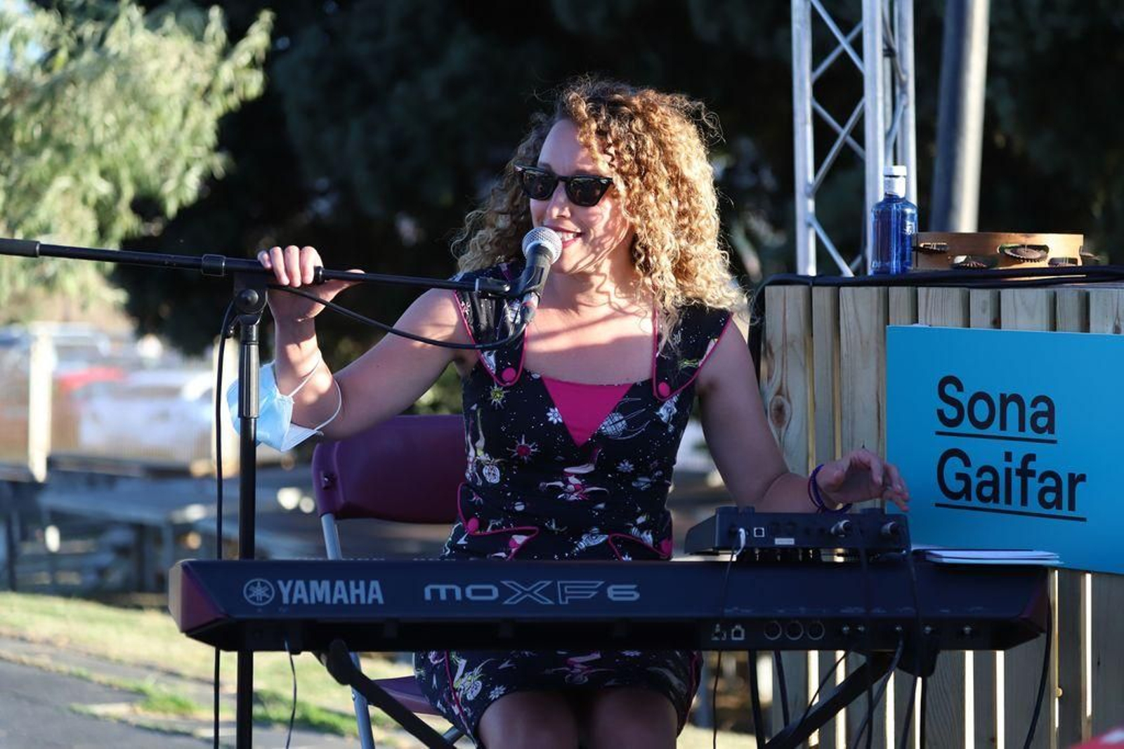 Belem Tajes rompió la dinámica 'electrónica' con un directo de voz y piano.