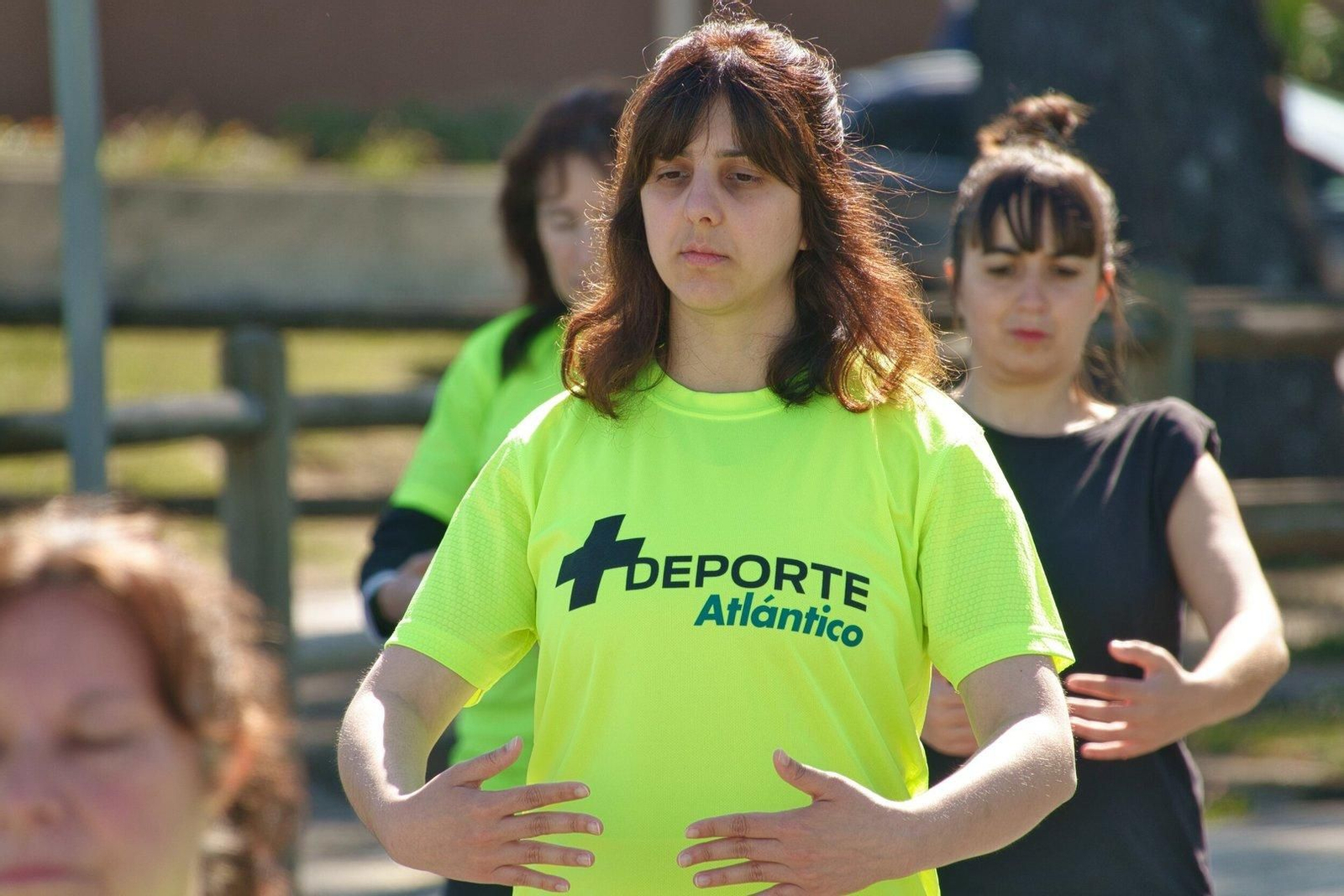 Sesión de taichí de +Deporte Atlántico en Samil.