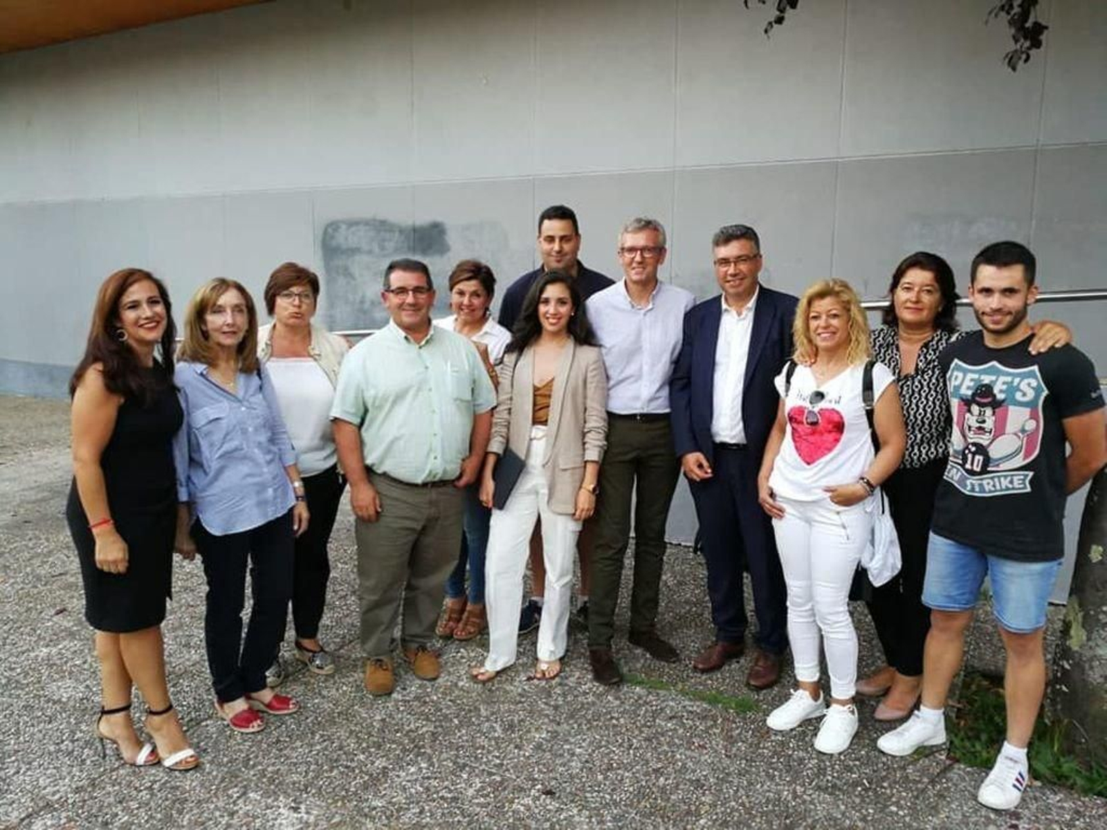 A la izquierda, David Muiños y Herminda Quenlle con Carmen Amoedo, el día de la constitución de la gestora.