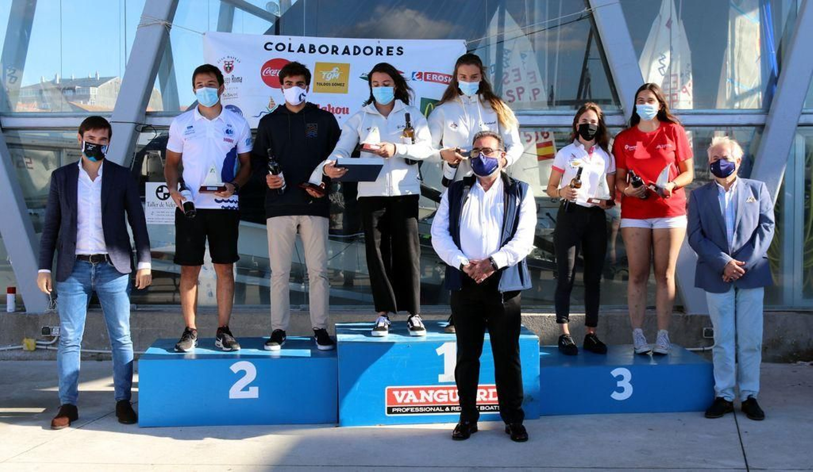 Patricia Suárez se subió a lo alto del podio junto a María Cantero (i.).