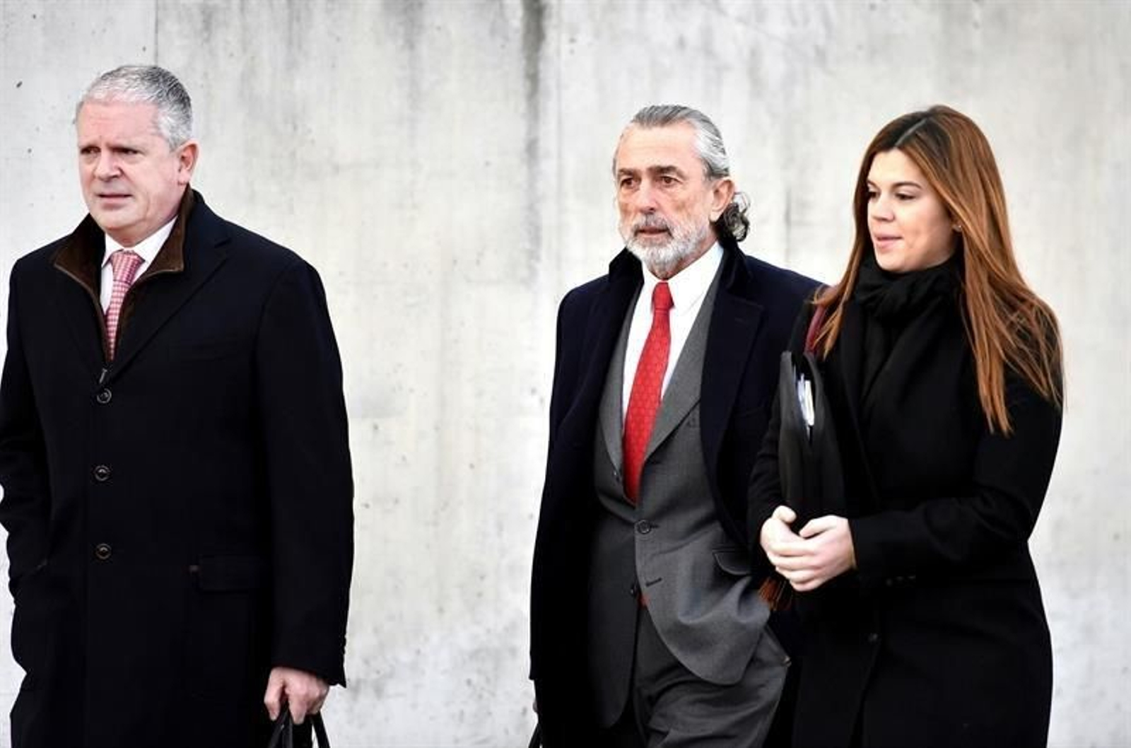 Los presuntos cabecillas de la trama Gürtel, Pablo Crespo (i) y Francisco Correa (c)