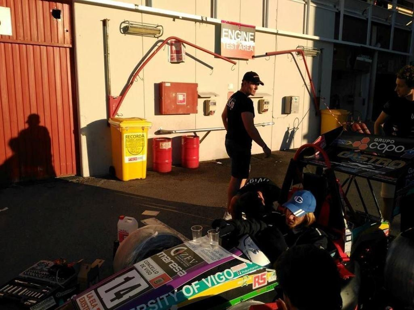 Los alumnos de la escudería viguesa, estos días en el circuito de Montmeló.