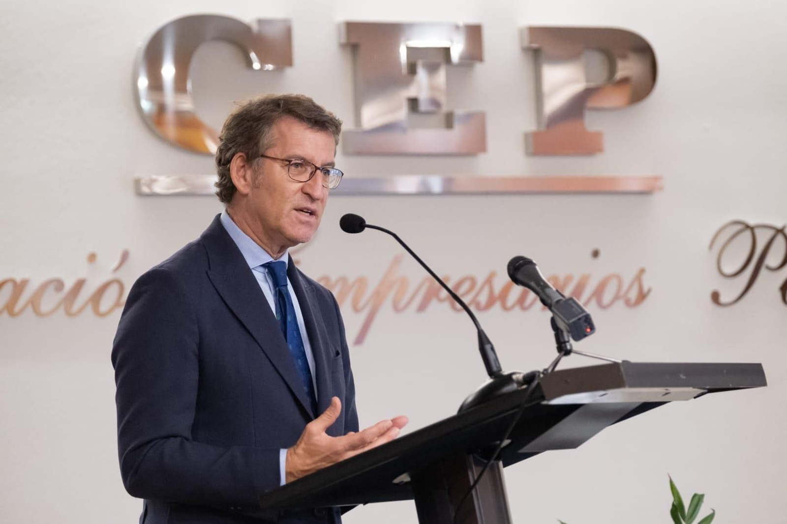 Feijóo en el encuentro celebrado en la sede de la CEP en Vigo.