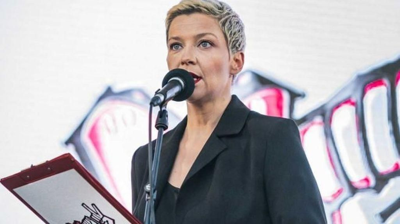 Maria Kolésnikova, la líder de la oposición bielorrusa, en una manifestación en Minsk de apoyo a Svetlana Tijanovskaya.