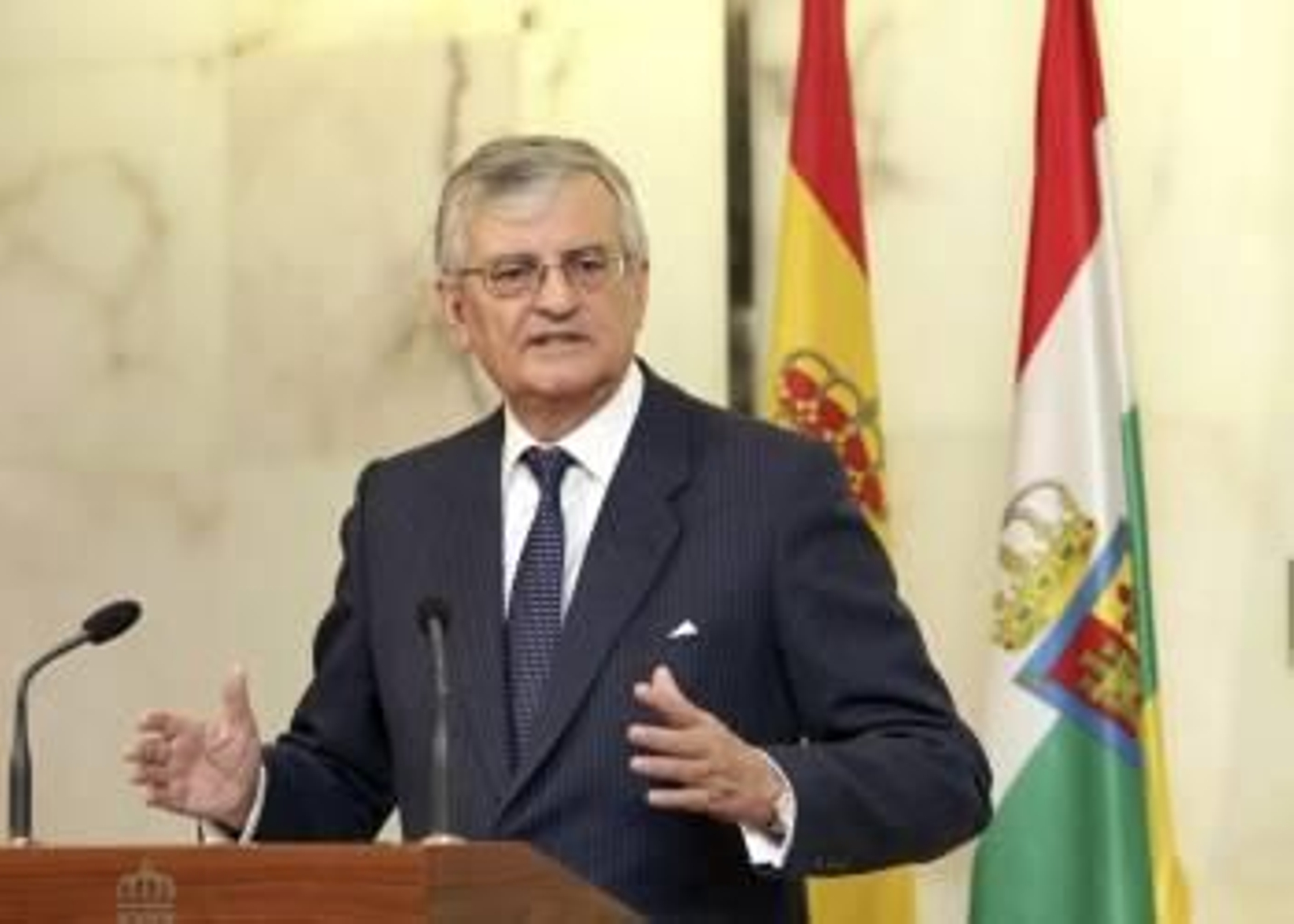 El fiscal general del Estado, Eduardo Torres-Dulce, durante un acto que tuvo ayer en Logroño. (Foto: ABEL ALONSO)