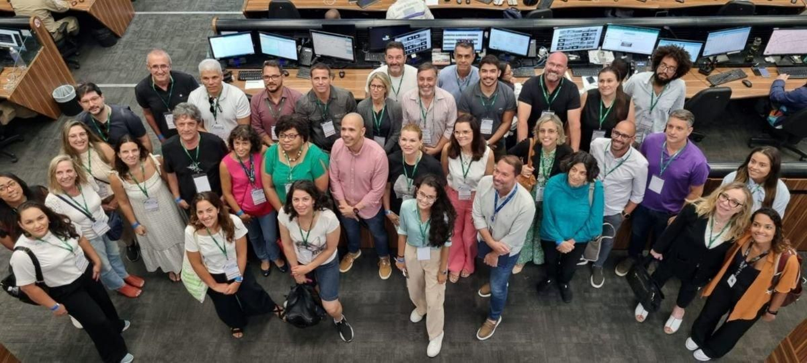 Participantes del proyecto #AccesoCidades, con el alcalde de Nigrán presente, en el Centro de Operaciones de Río.