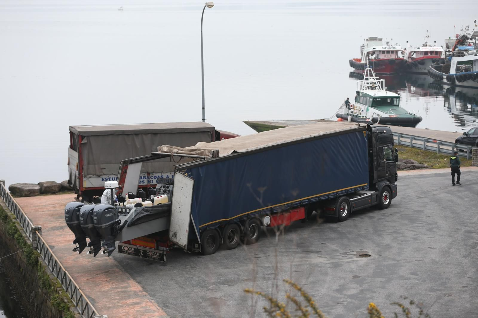 Las imágenes de la embarcación requisada a los dos detenidos. // Alberte