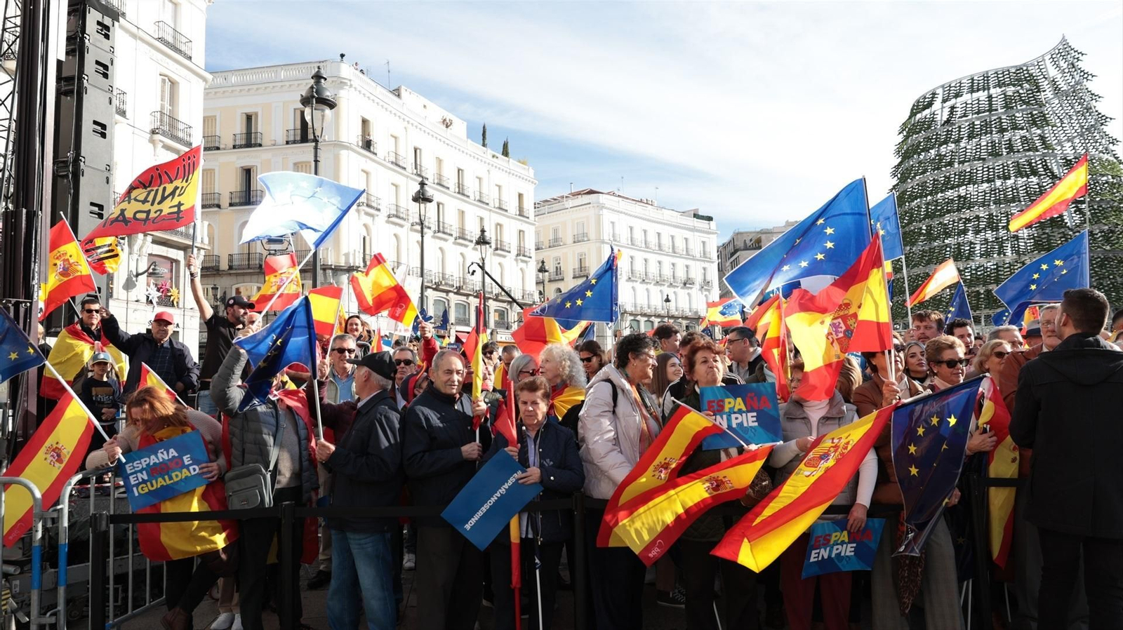 Decenas de manifestantes protestan contra la amnistía en Madrid. // EP
