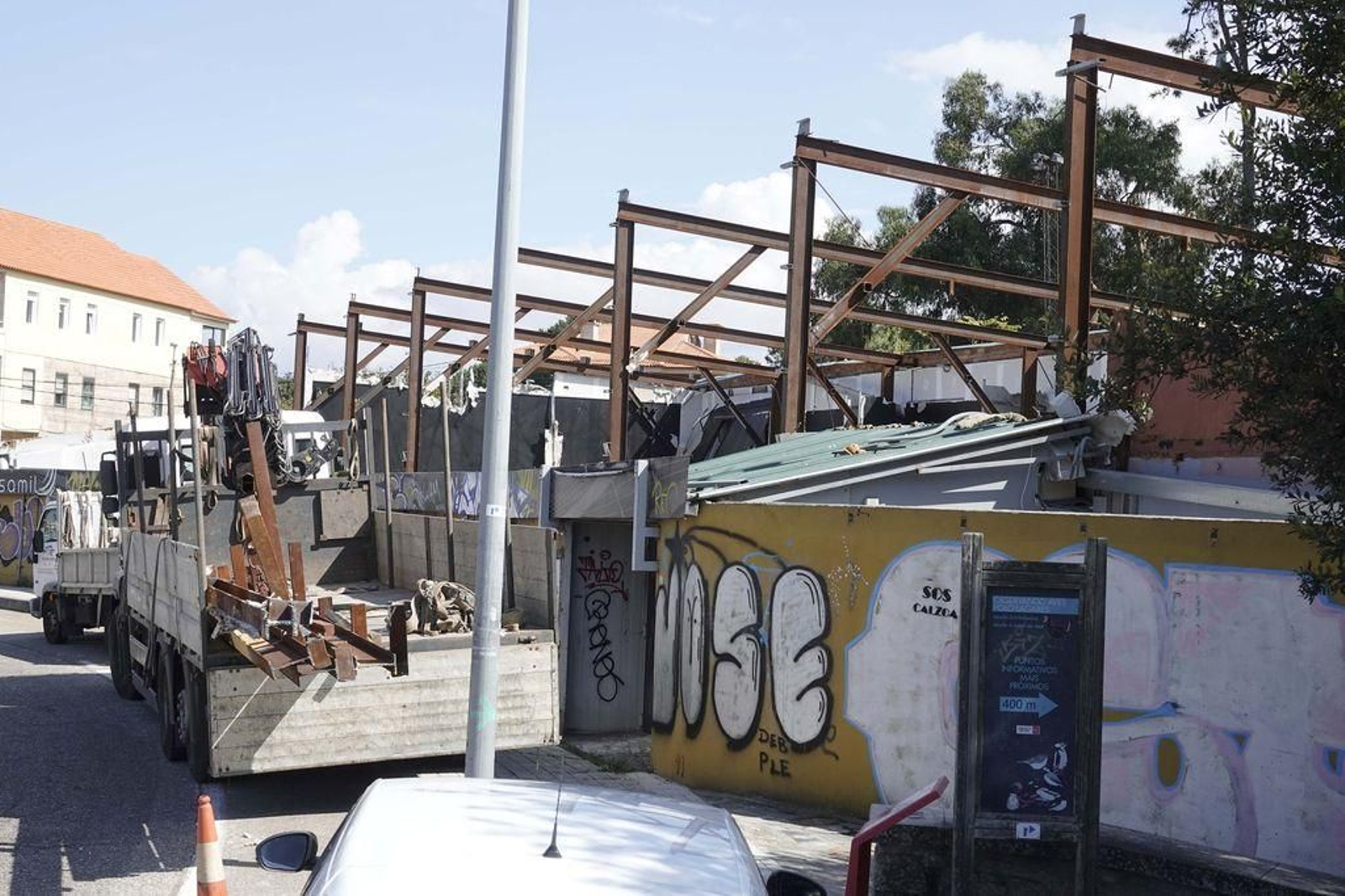 La discoteca y restaurante "Fado", en el proceso de demolición esta semana.