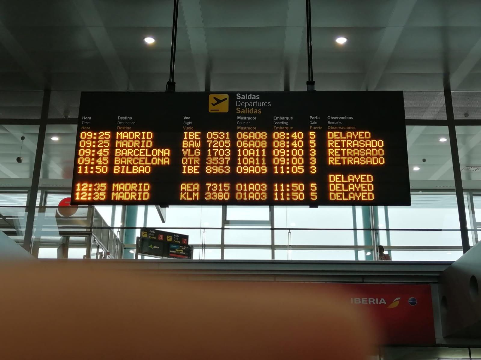 Peinador cerrado más de hora y media por el vuelco de un camión // Vicente