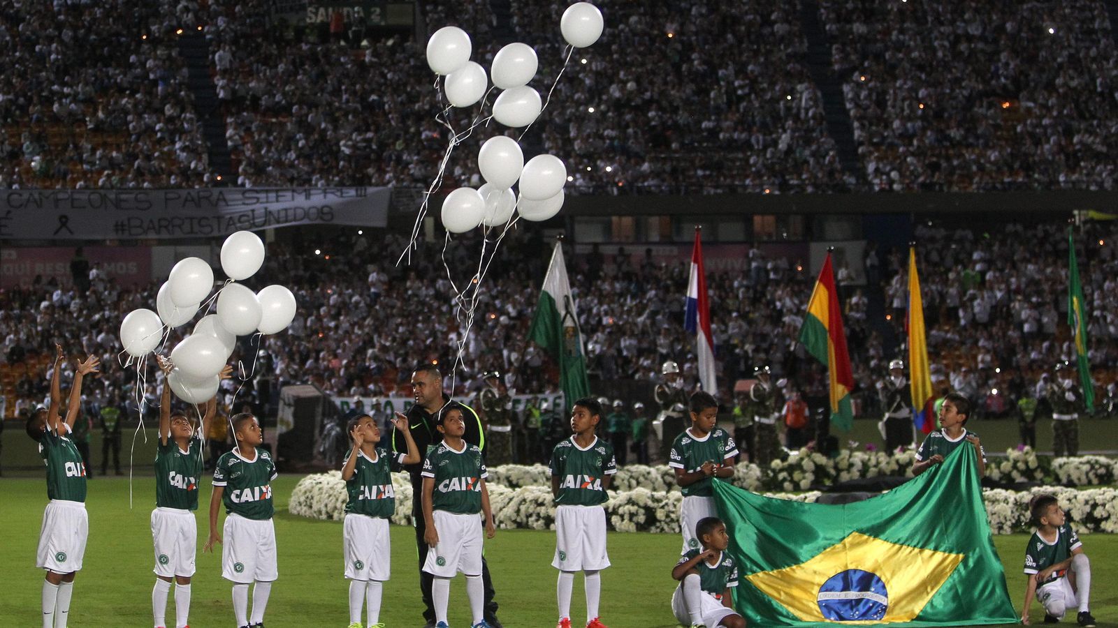 Dos estadios unidos por el homenaje a los fallecidos