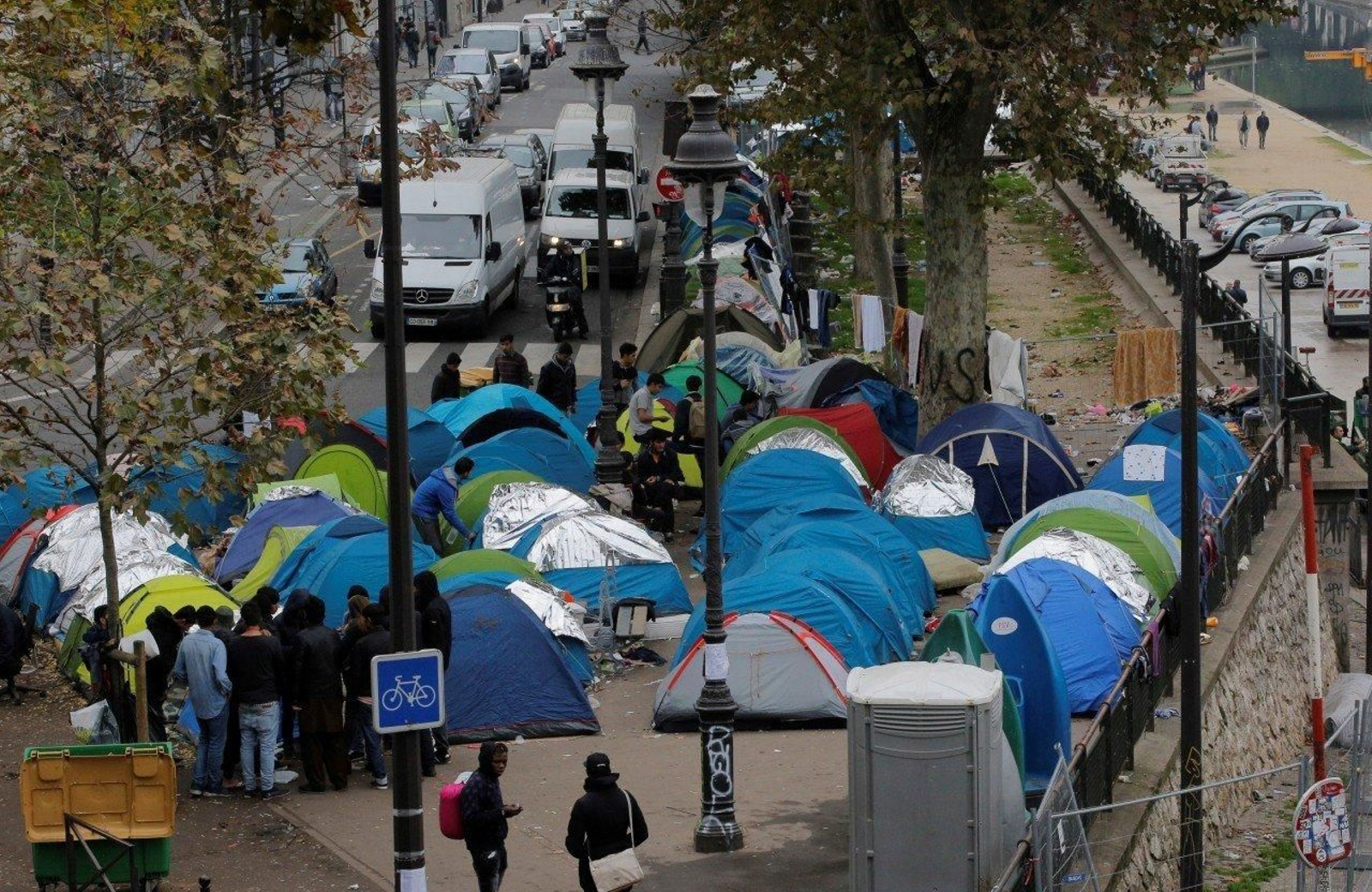 Foto de Archivo. Las calles de París vieron aumentado el número de "sin techo" por el cierre de los campamentos de Calais