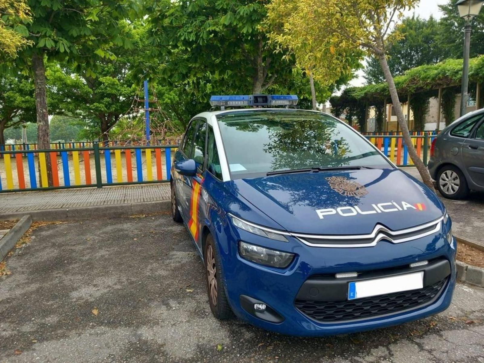 La Policía Nacional acudió ayer al edificio tras ser avisada por las tensiones en un inmueble.