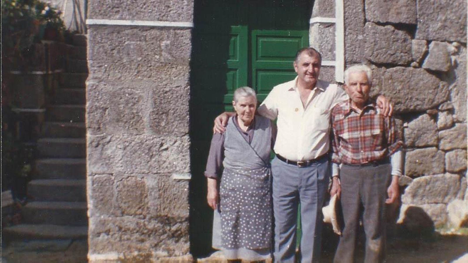 Elías Fernández Pato Con sus padres, Amelia y Antonio, al regresar a Loñoa