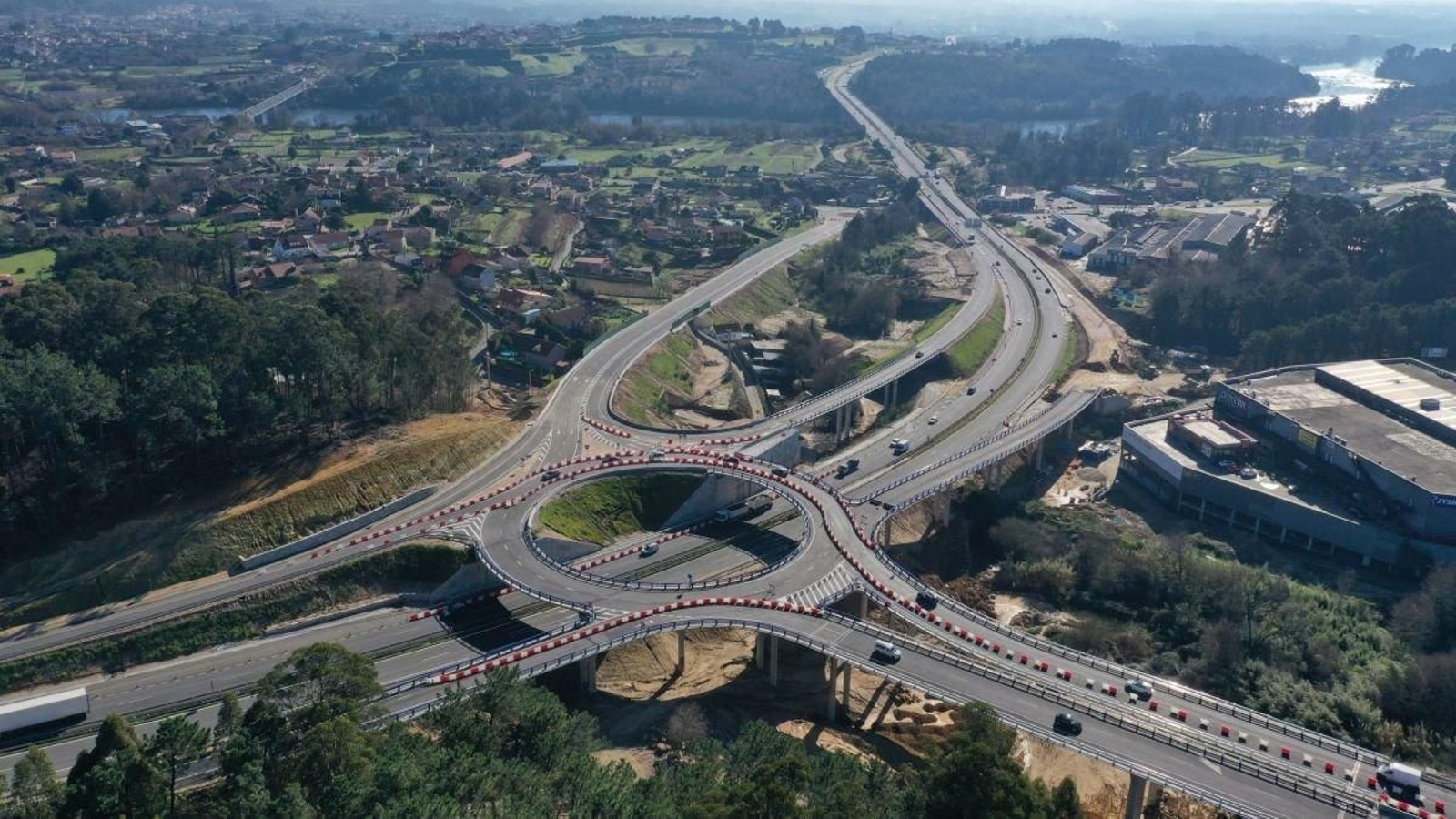 Imagen aérea del estado actual de las obras de conexión de la autovía Tui-A Guarda.