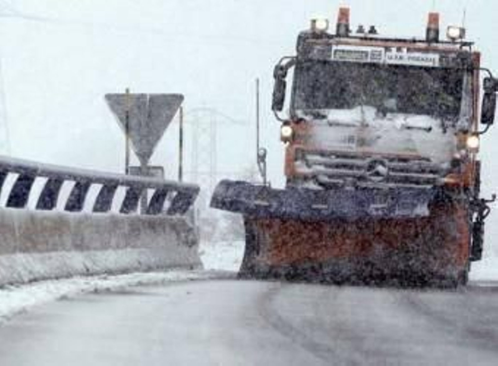 Navarra cuenta con 37 máquinas quitanieves en funcionamiento