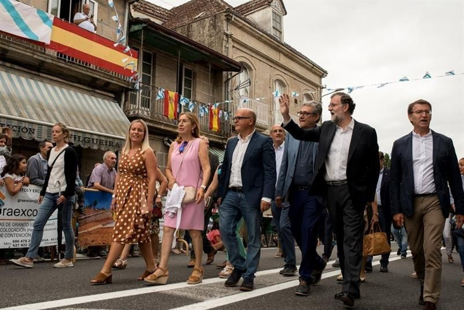 Mariano Rajoy (2d), Alberto Núñez Feijóo (d),  Manuel Baltar (4d) y Ana Pastor (5d)