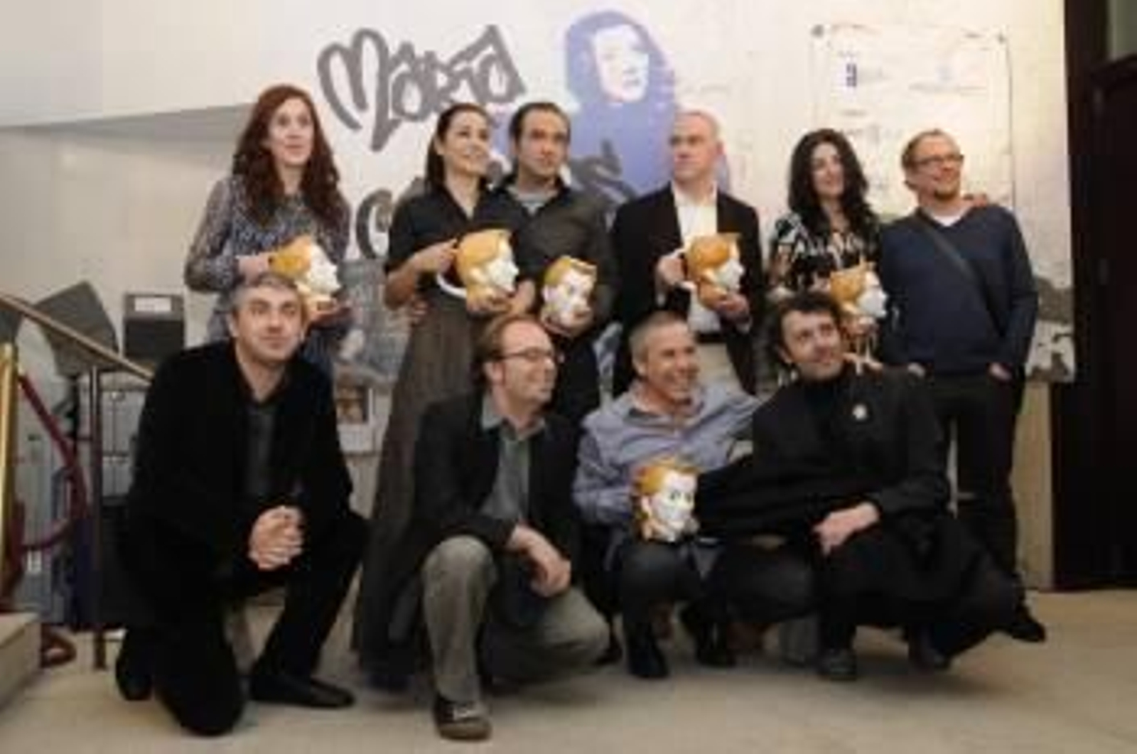 Foto de familia de parte de los premiados en la noche de los premios del teatro gallego. (Foto: LUIS RAMÍREZ)