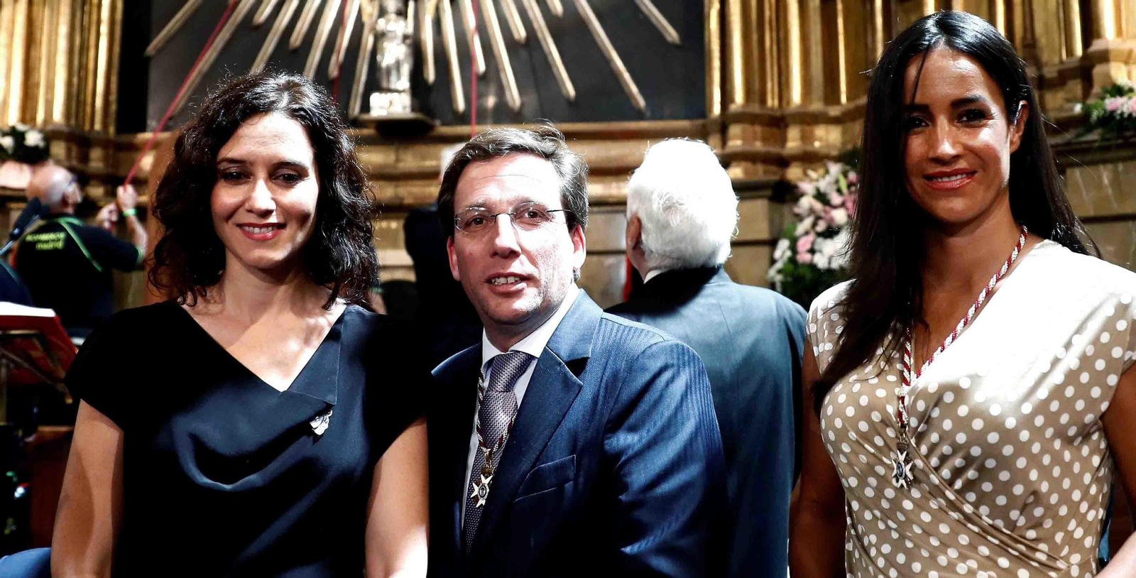 La recién investida presidenta de la Comunidad de Madrid, Isabel Díaz Ayuso, el alcalde, José Luis Martínez-Almeida, y la vicealcaldesa, Begoña Villacís. EFE/Mariscal