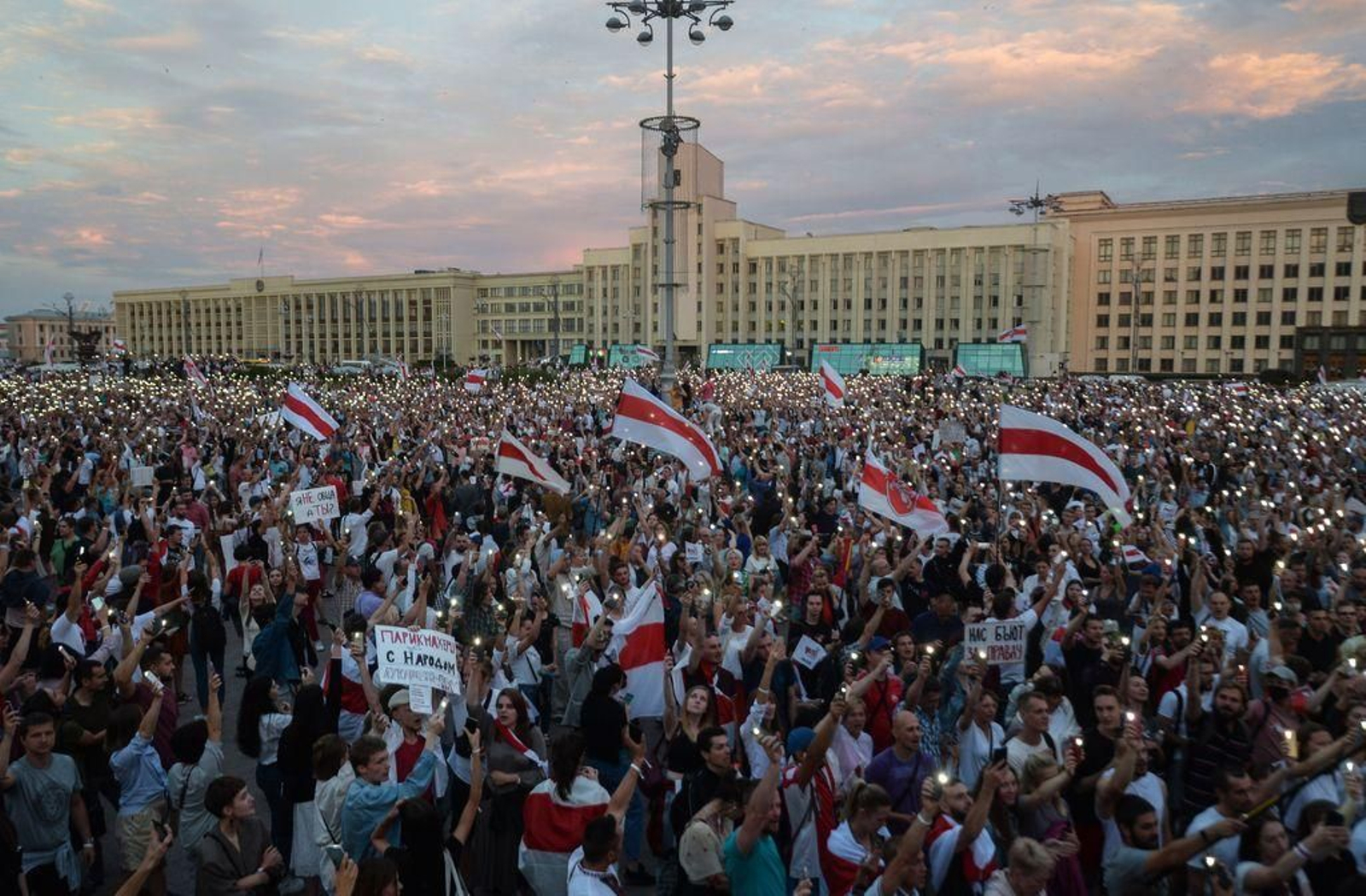Miles de personas se manifestaban ayer en la capital, Minsk.