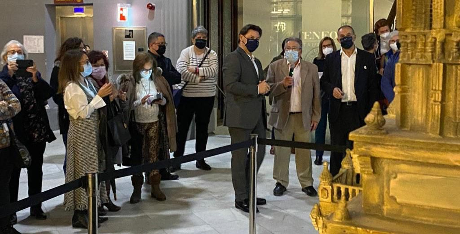 Imagen de la inauguración de la maqueta de la basílica compostelana en el Ateneo de Valencia
