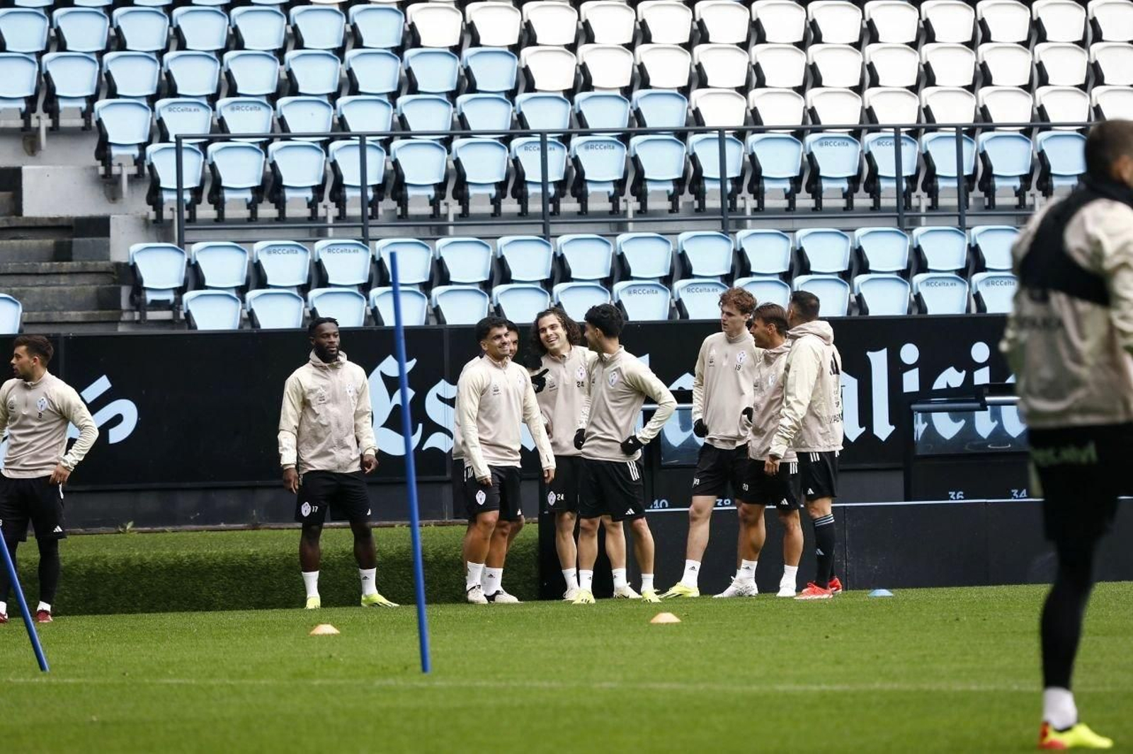 Calentamiento de los jugadores del Celta.