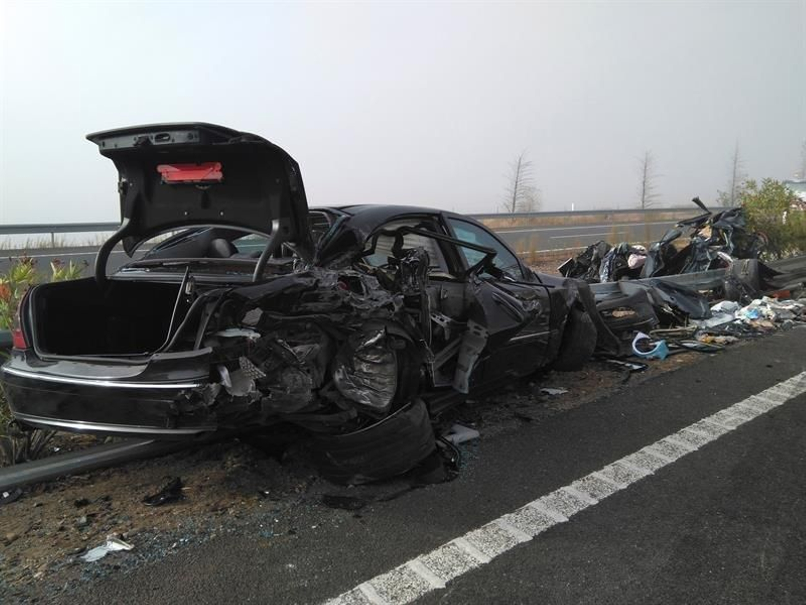 Una persona ha muerto y 12 han resultado heridas, dos de ellas de gravedad, en un accidente de tráfico