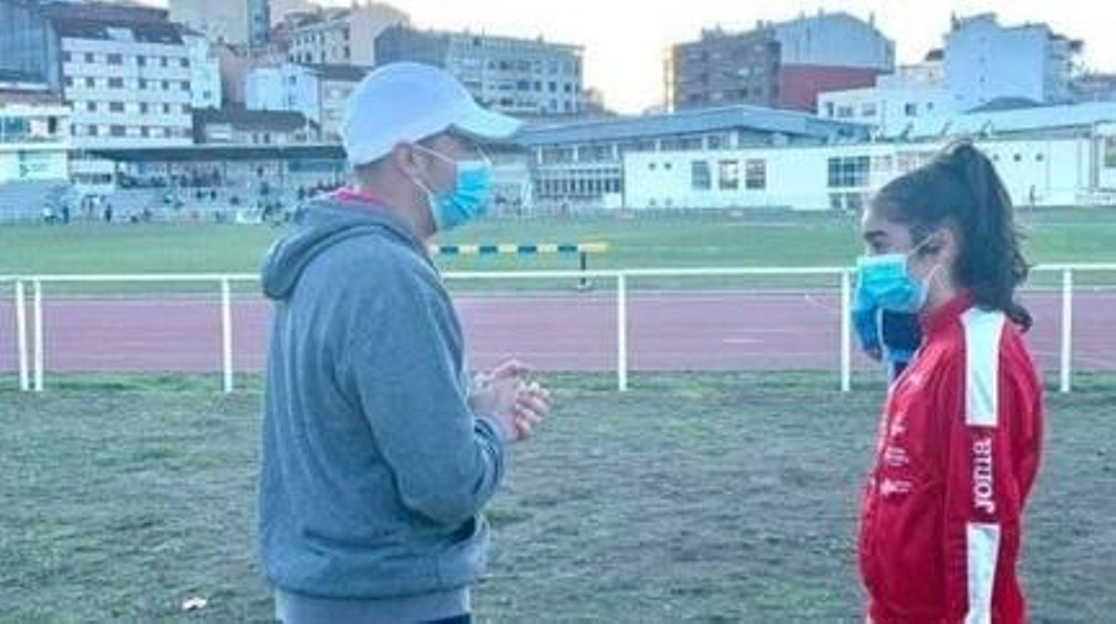 La joven atleta de la S.A. do Trega no pudo terminar la carrera.