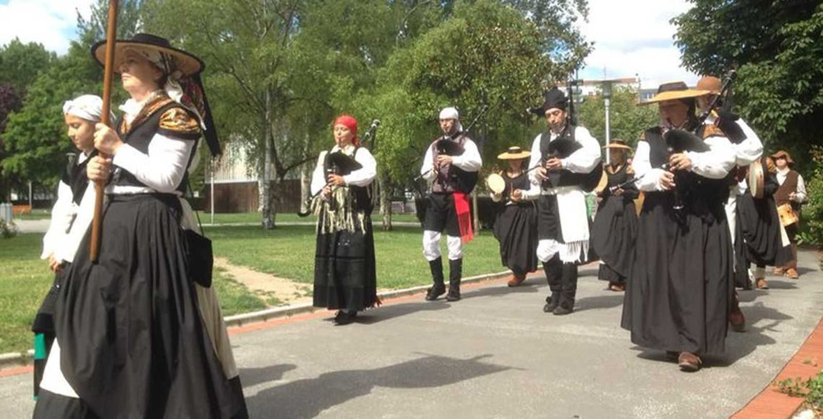 Pasacalles en el Día de Galicia en Euskadi 2014.