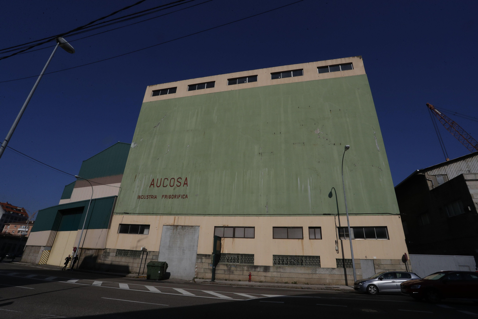 Barreras adquirió en 2015 la nave de la antigua conservera Aucosa, que ahora utiliza como almacén y para instalar estos camarotes.