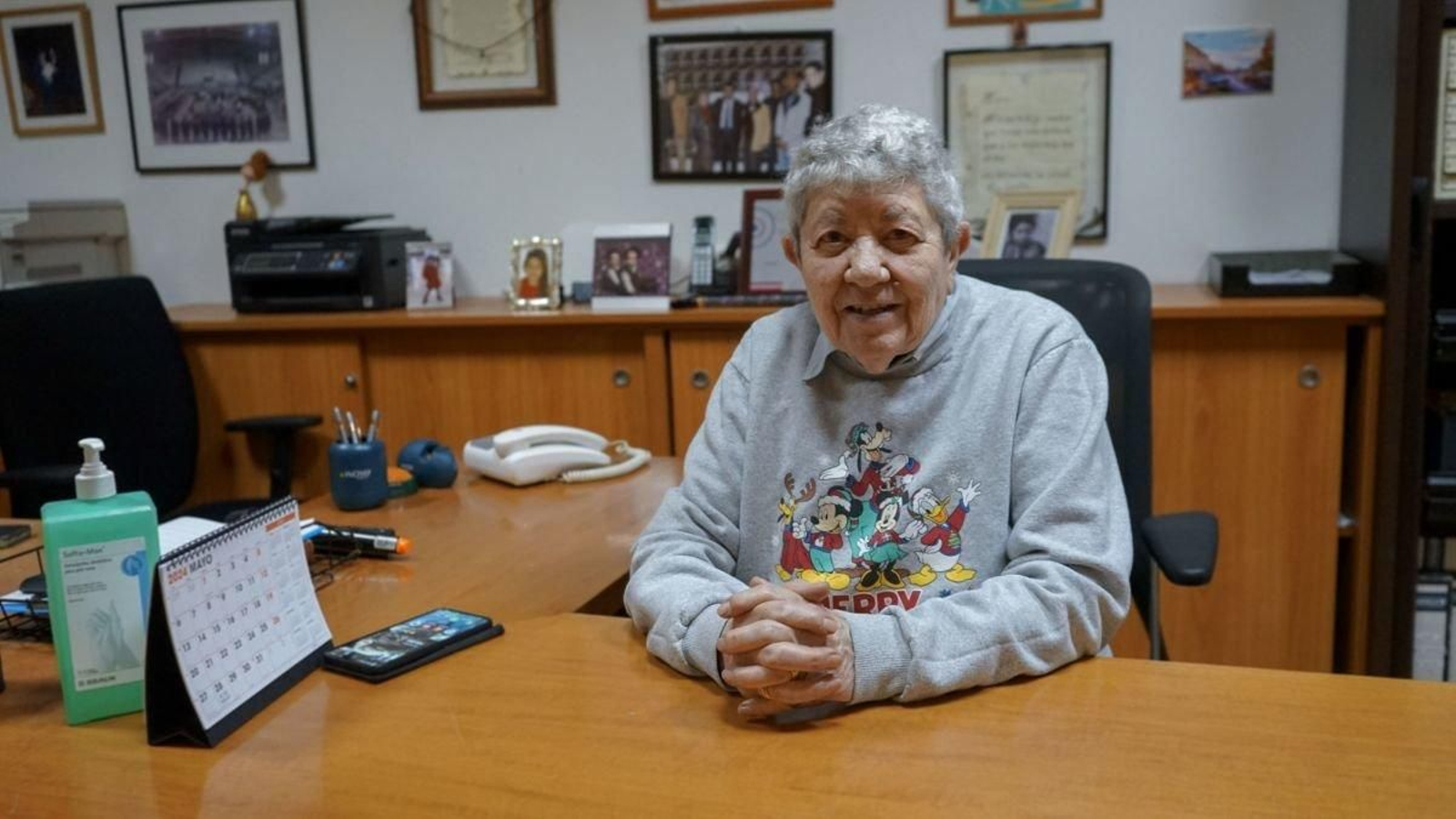 Tensi González, en su despacho de AFAN desde el que lleva más de tres décadas prestando ayuda.