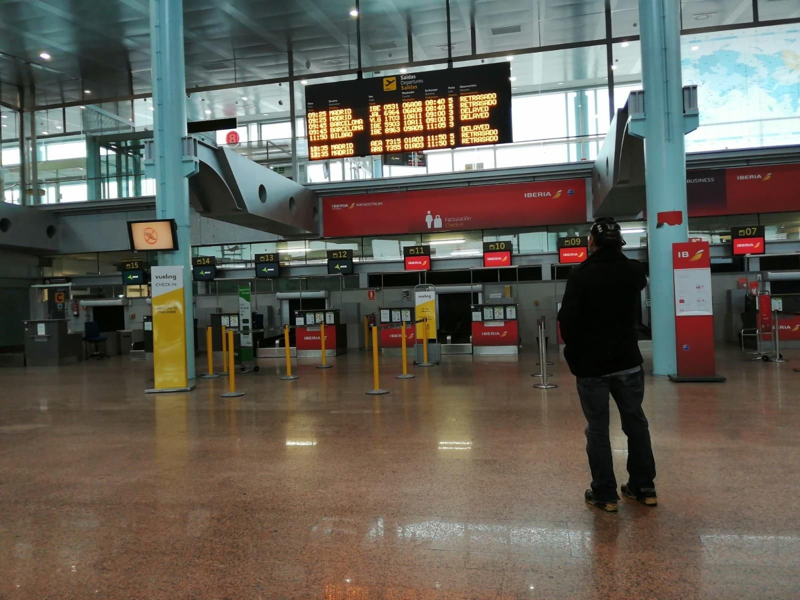 Peinador cerrado más de hora y media por el vuelco de un camión // Vicente