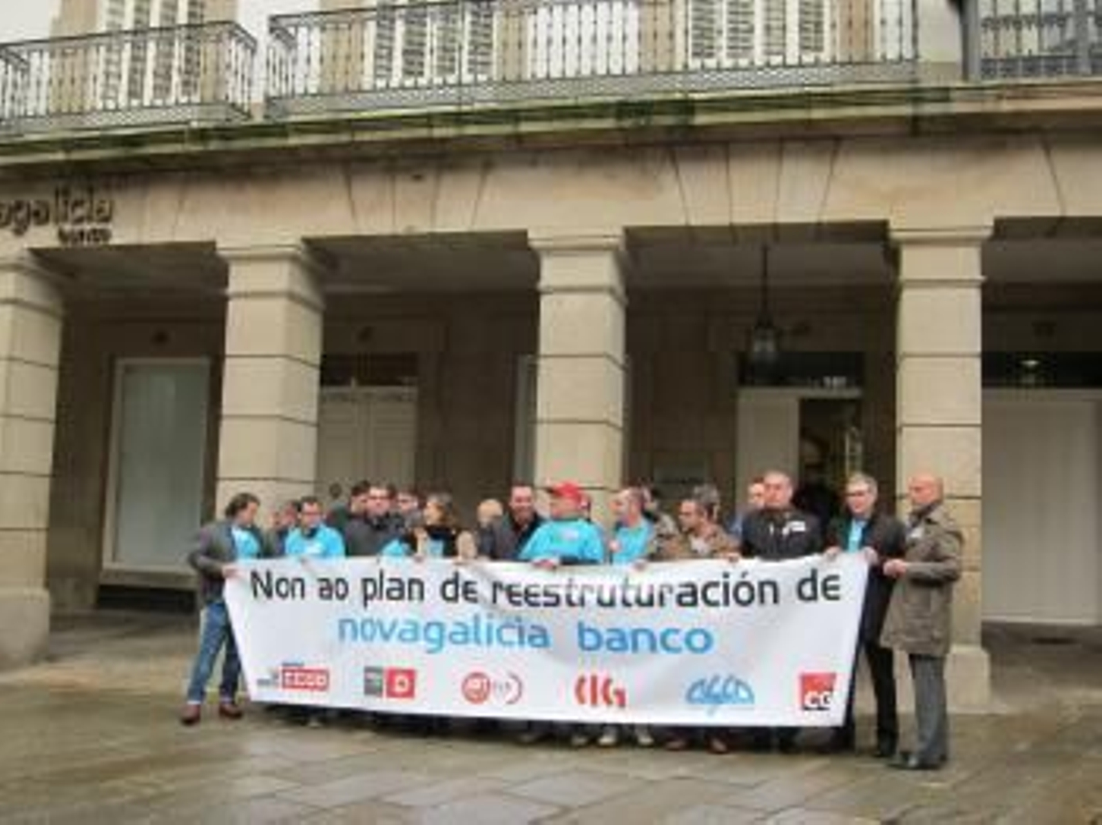 Concentración de los sindicalistas de la mesa negociadora del ERE en NCG.