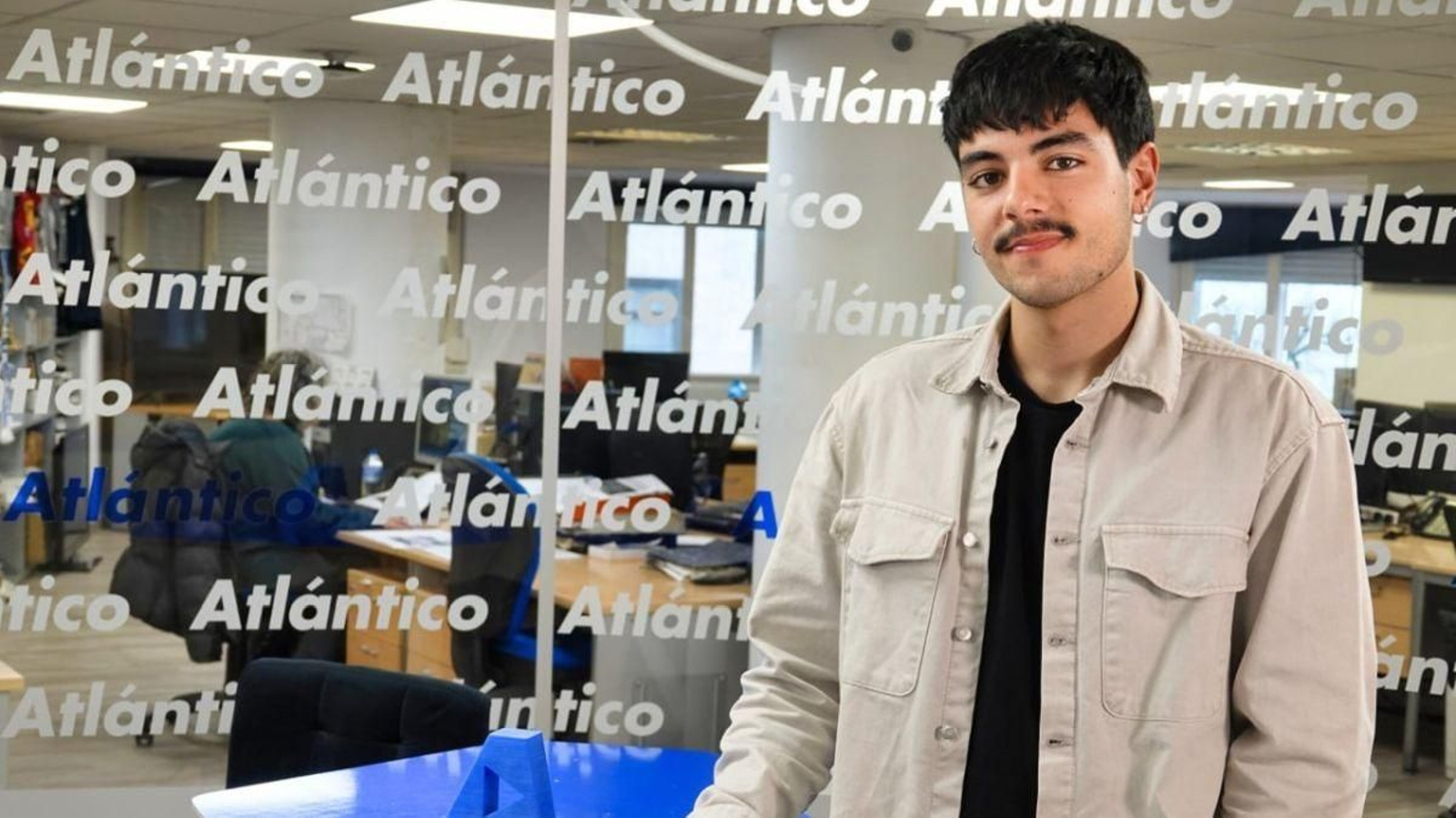 Bruno Arias, no set de Atlántico TV.