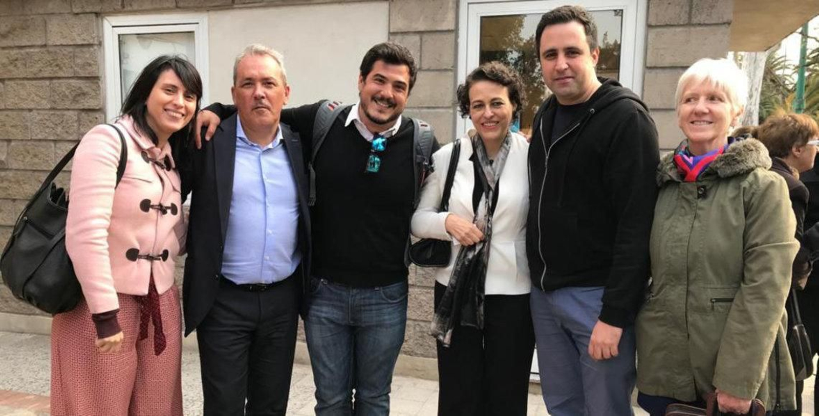 Magdalena Valerio y Agustín Torres, en una visita a Buenos Aires, con miembros de CeDEU
