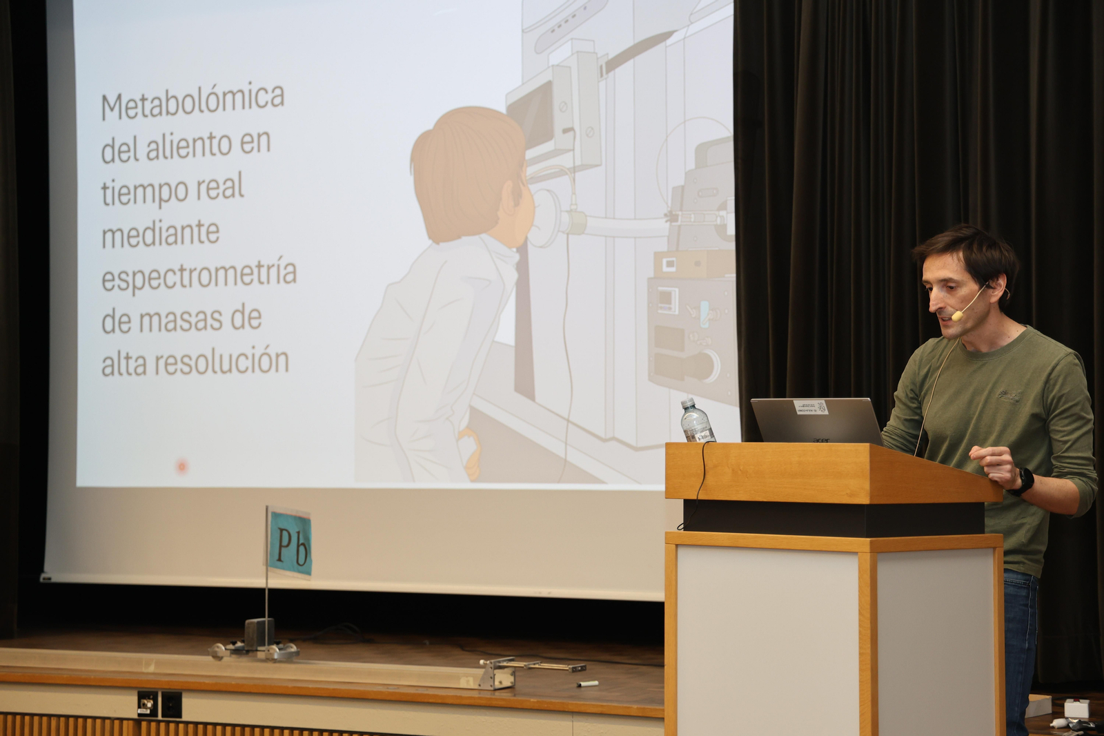 En la imagen el profesor Pablo Sinués Martínez.