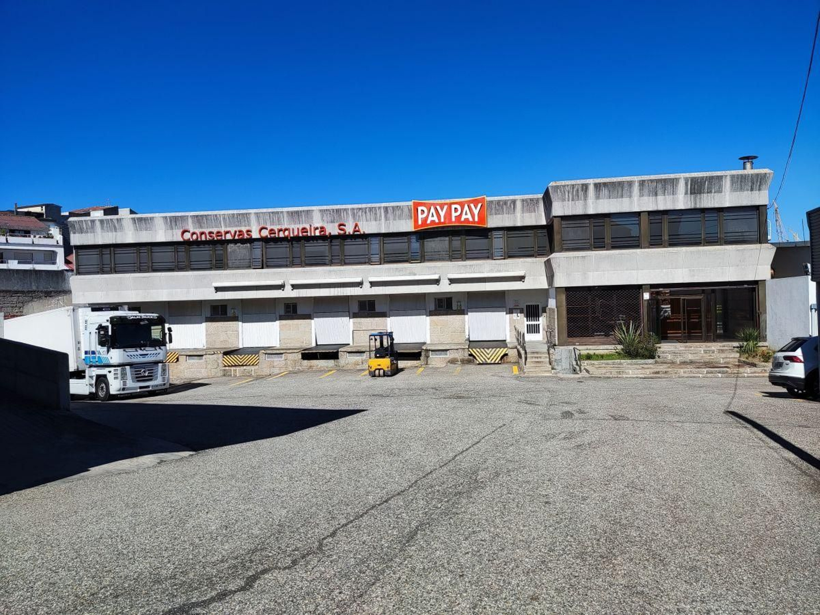 Instalaciones que Conservas Cerqueira tiene en la calle Tomás Alonso, donde el grupo tiene su sede y una fábrica.